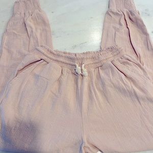 Lightweight cotton jogger in mauve color